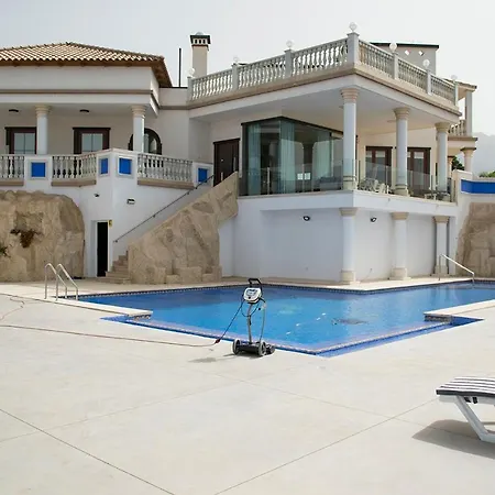 Nautilus Luxury Holiday Villa *